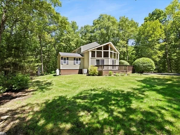 115 Douglas Rd, Webster, MA 01570