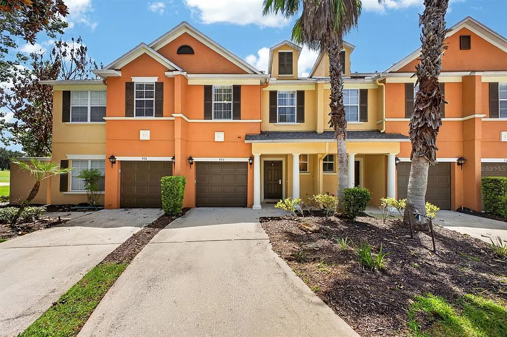 3 bed, 2.5 bath, 1686 sqft, $1,900 — Photo 1