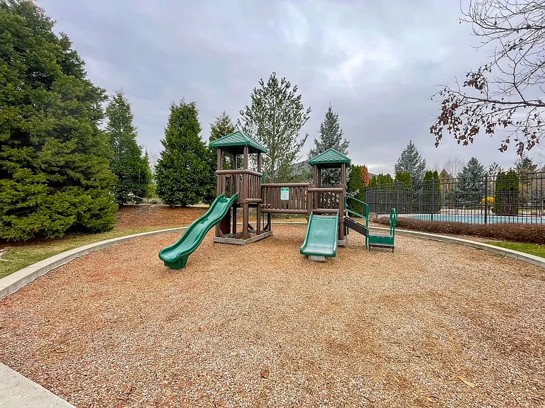 307 E Grove Creek Ln — Photo 10
