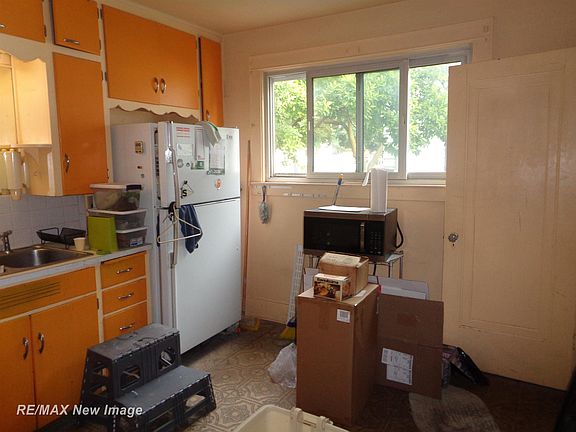 5th image of 1516 Bay St