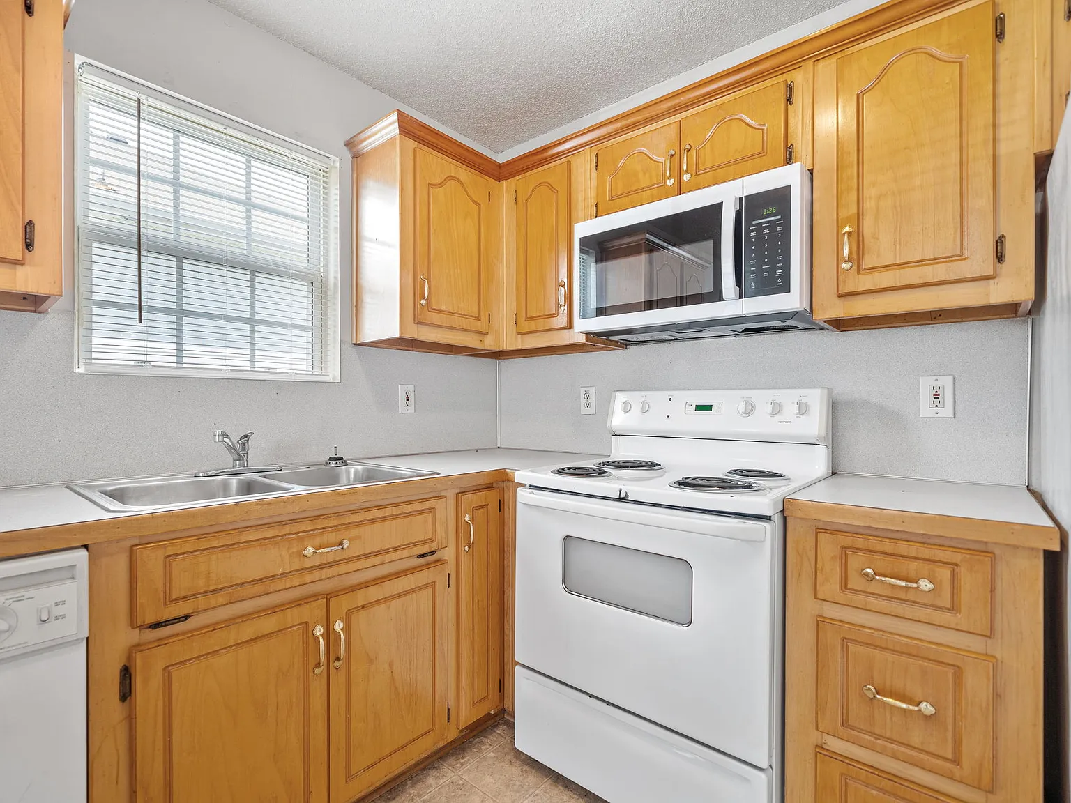 86 Hannah Drive HR - Unit A — Photo 2