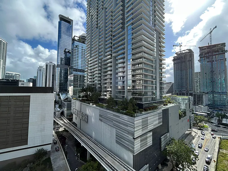 31 SE 6th St #1703 — Photo 21