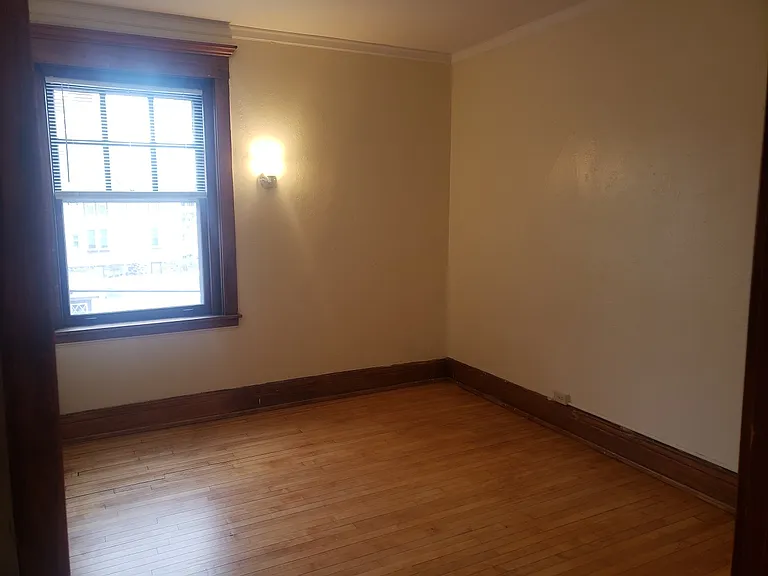 731 E 1st St #4 — Photo 2