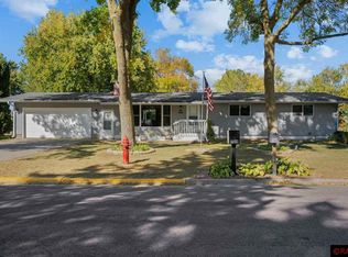 904 8th Ave NW, Waseca, MN 56093