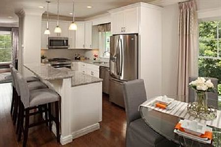 Custom kitchen w/gas cooking