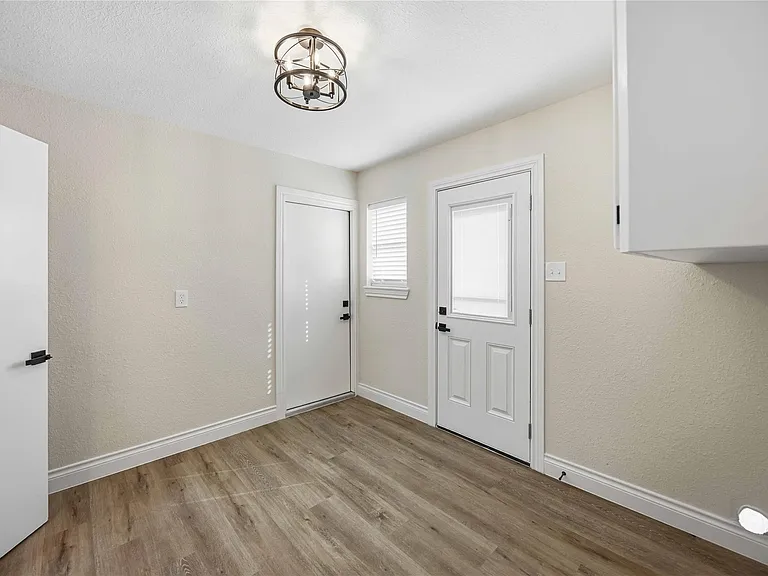 5702 Old Lodge Dr — Photo 25