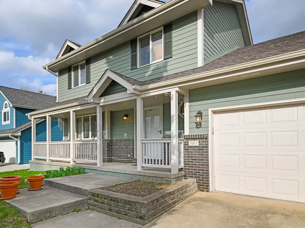361 Edgewood Ln, Pleasant Hill, IA 50327