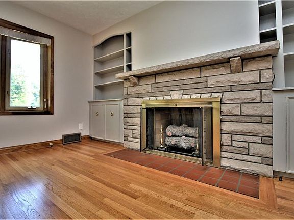 3rd image of 600 Breckenridge Ln