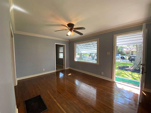 3rd image of 972 Wrenwood St