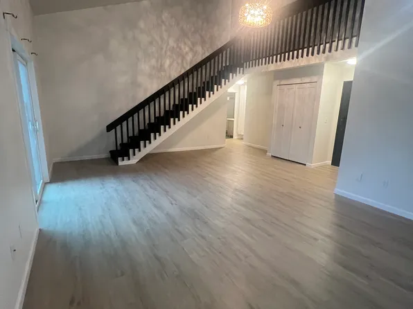 1427 NW 63rd St #2, Seattle, WA 98107