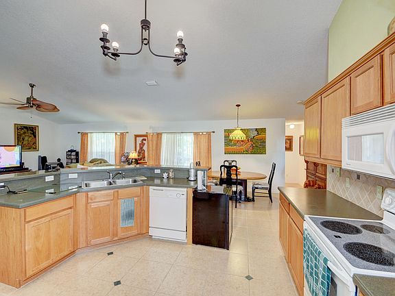3rd image of 1813 SW Cecelia Ln