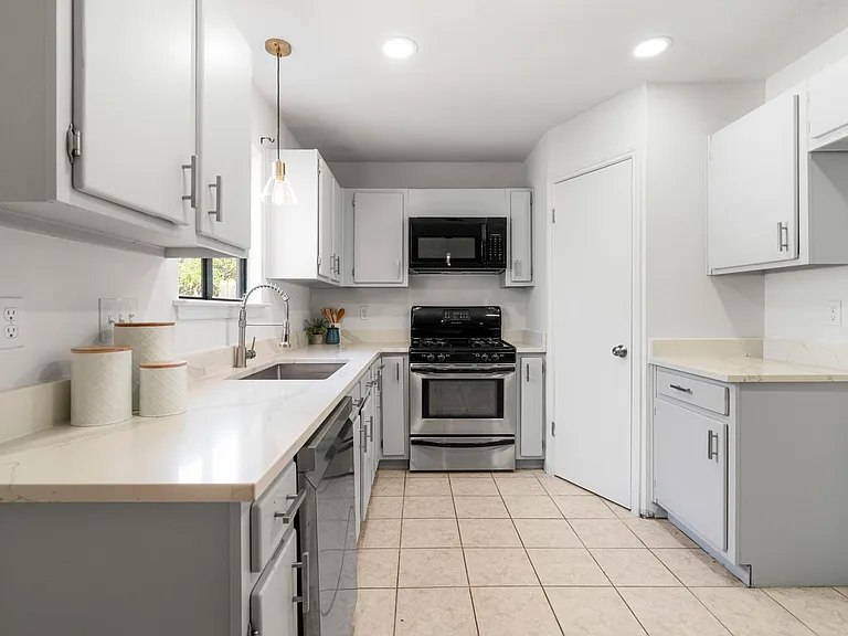 13004 Esplanade St — Photo 5
