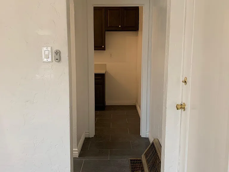 138 N Clark Dr #C — Photo 8