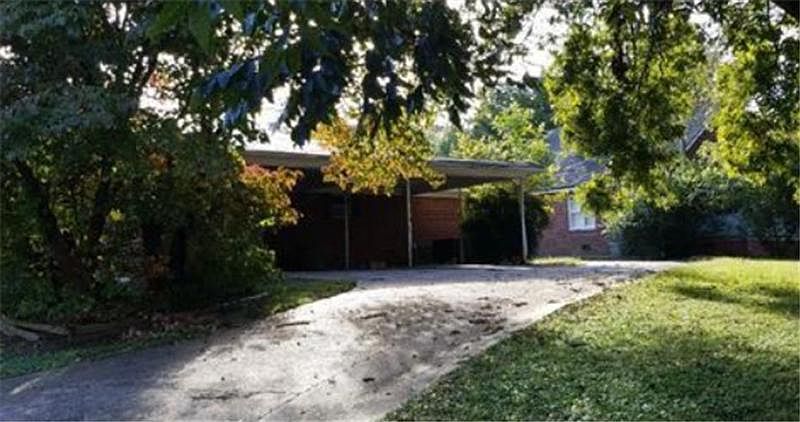 2nd image of 115 N Grayson St