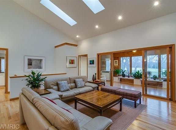 3rd image of 32829 Cayuga Heights Ct