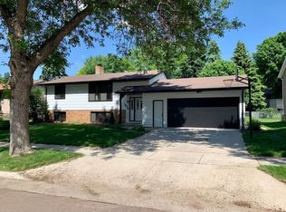 1512 S Doodler Dr, Sioux Falls, SD 57103