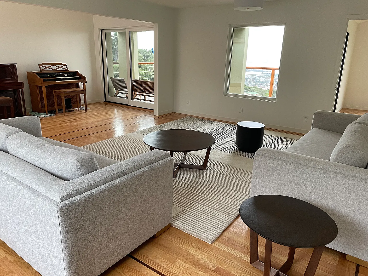 4 bed, 2700 sqft, $9,200 — Photo 4