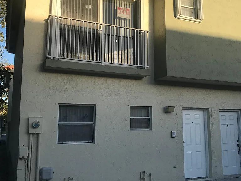 6570 SW 12th St #16570 — Photo 2
