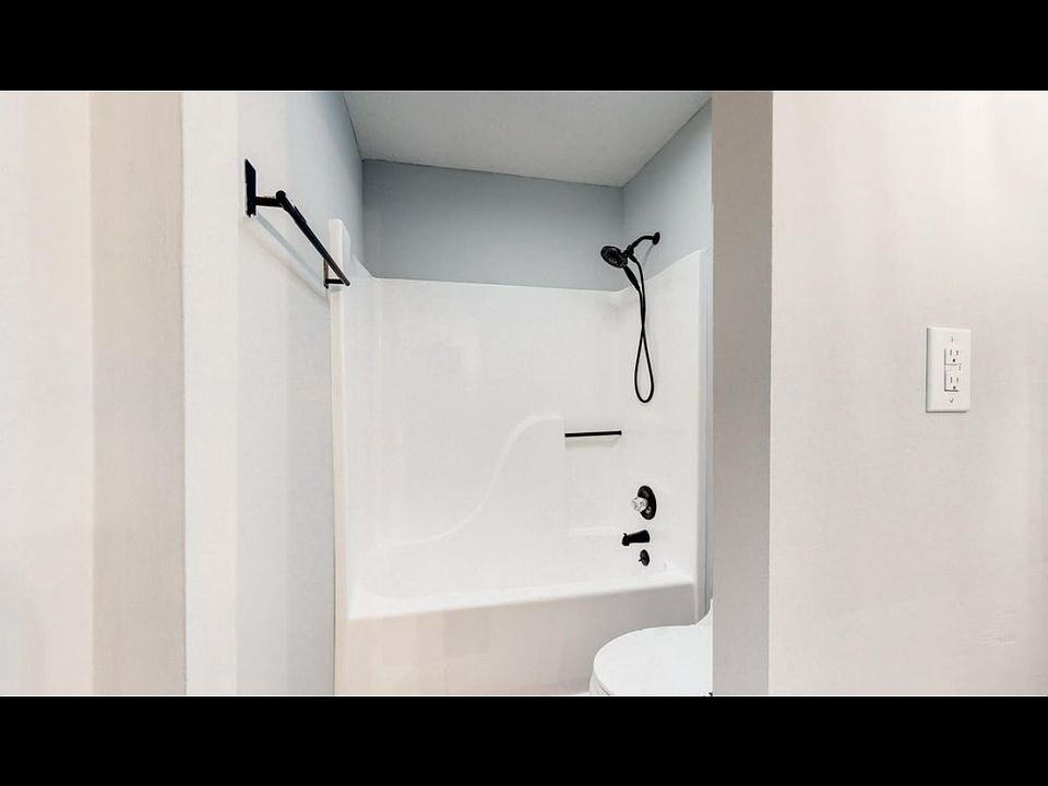 1st image of 1658 Foxhaven Dr APT 1