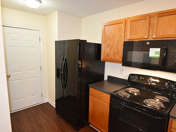 5th image of 604 Cove Hollow Dr