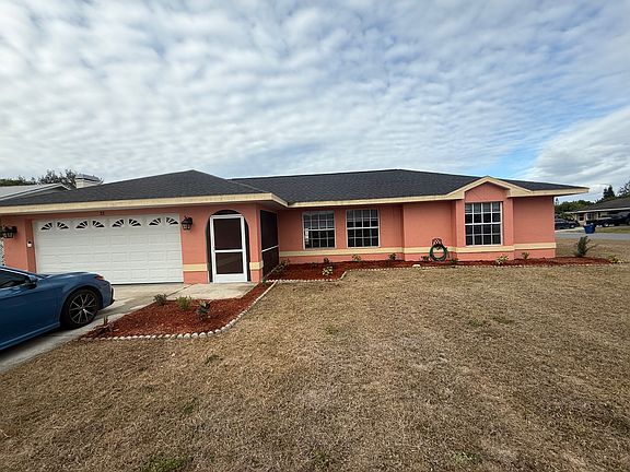 3rd image of 33 Crestwood Cir E
