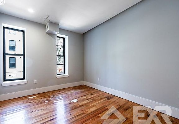 4th image of 246 Sullivan Pl #B5