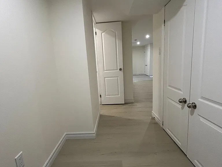 33 Jeffrey Nihda Cres #BASEMENT — Photo 12