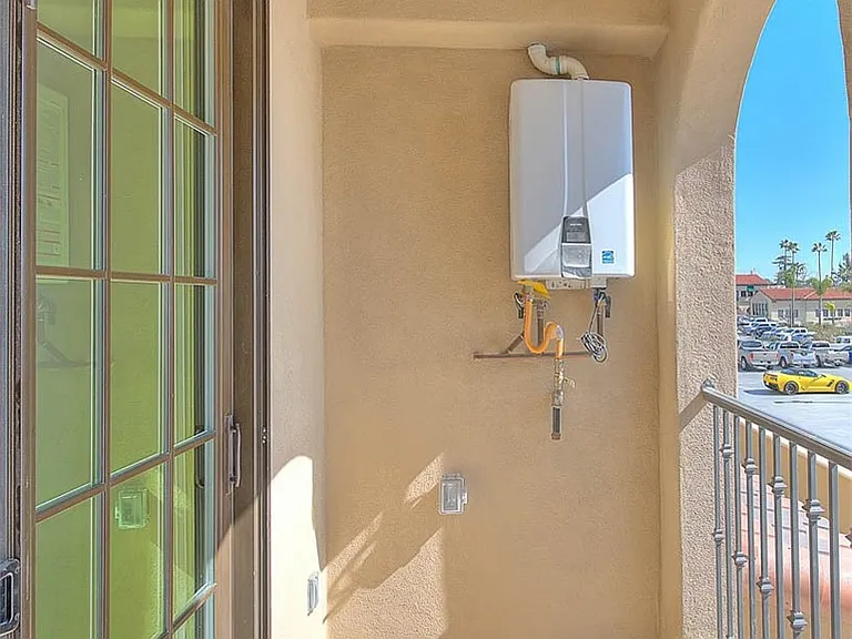 501 W Foothill Blvd #203 — Photo 9