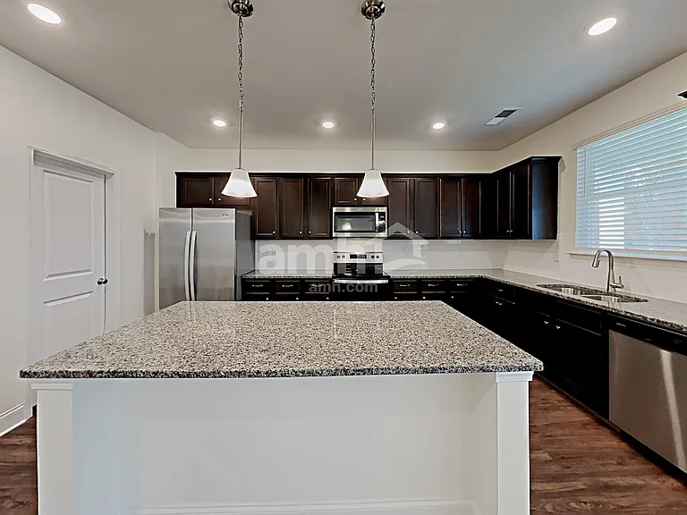 2121 Laurel Village Cir — Photo 5