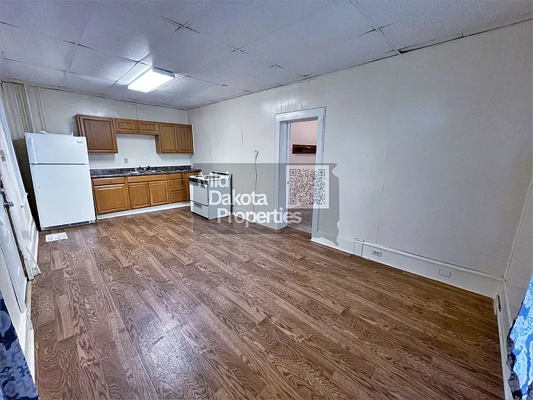 1123 E 2nd Ave — Photo 2