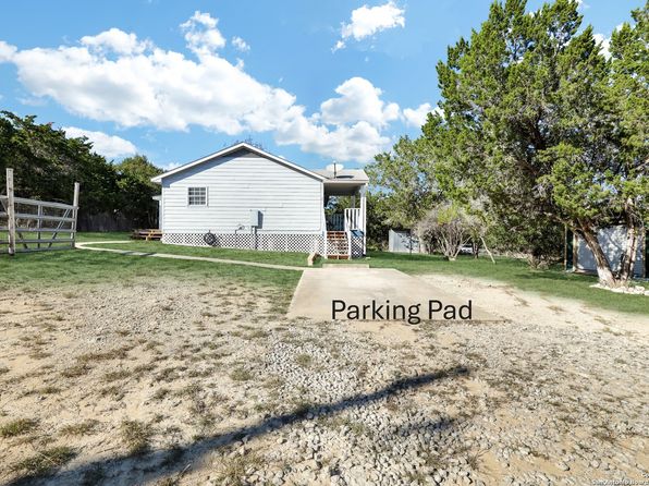 162 20th St W, Lakehills, TX 78063