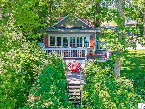 3746 Sioux Ln, Madison Lake, MN 56063