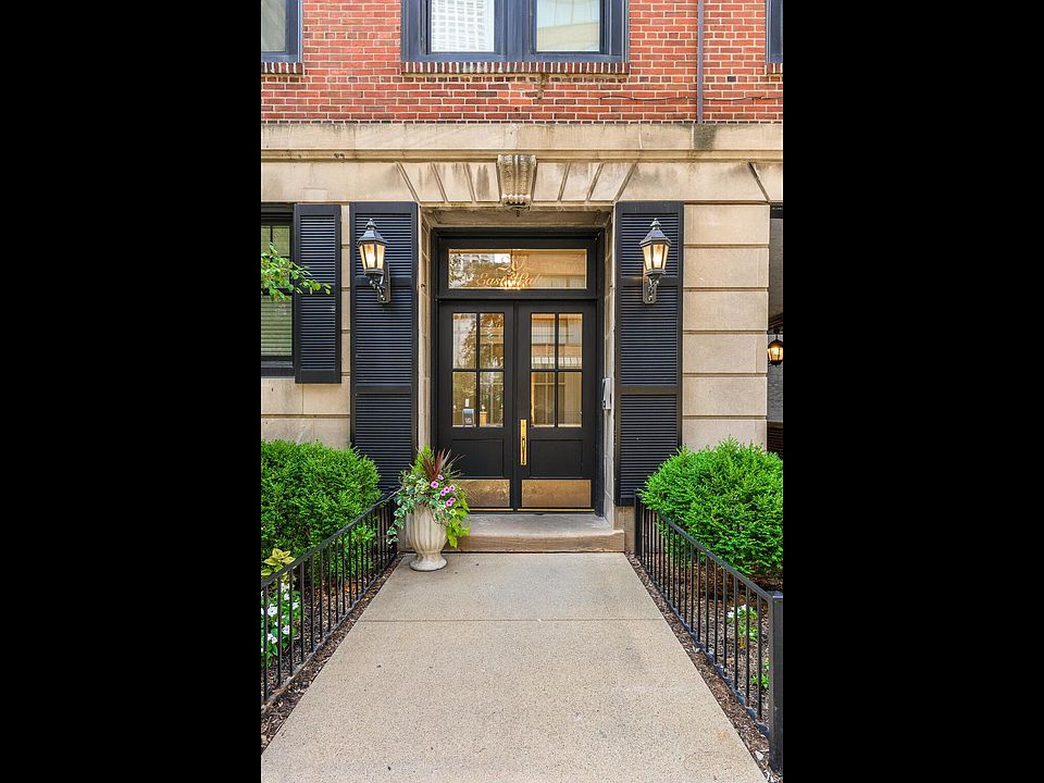 1st image of 202 E Walton Pl APT 1E