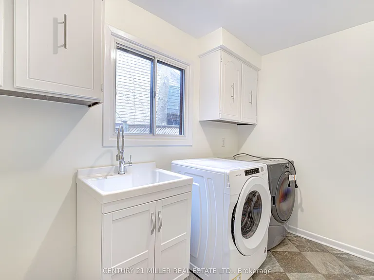 163 Castle Cres — Photo 37
