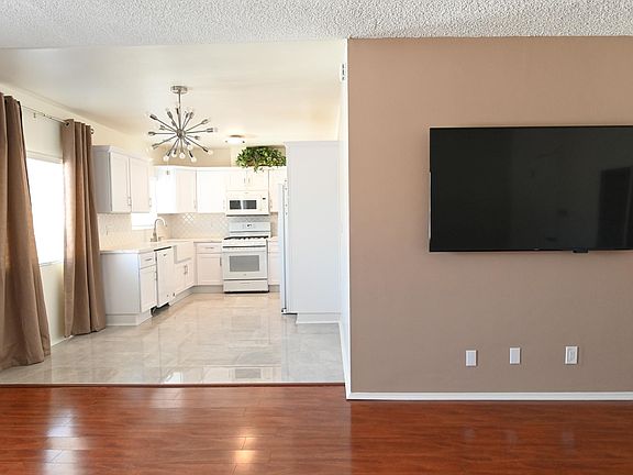 5th image of 10842 Huston St #6