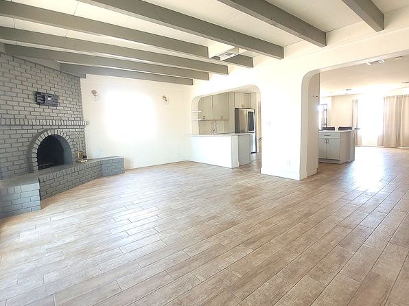 1112 E Riviera Dr