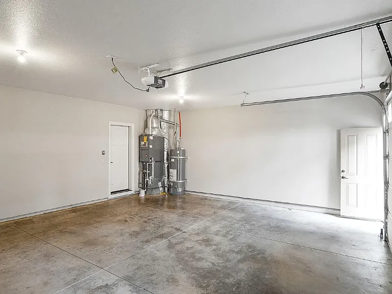 384 Market St NE — Photo 34