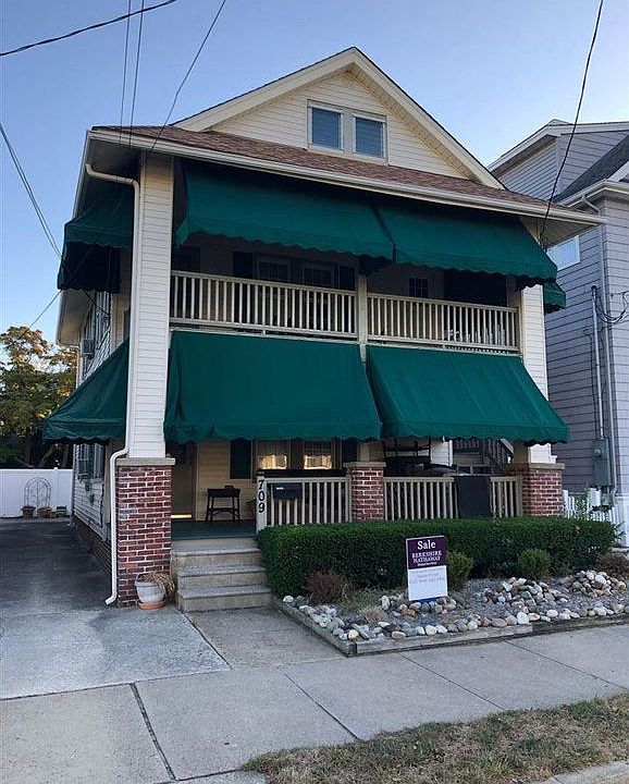 1st image of 711 2nd St