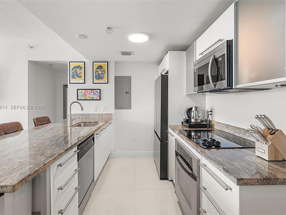 5th image of 185 SW 7th St APT 2702