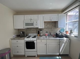 33 Chelsea St APT 2R, Boston, MA 02128