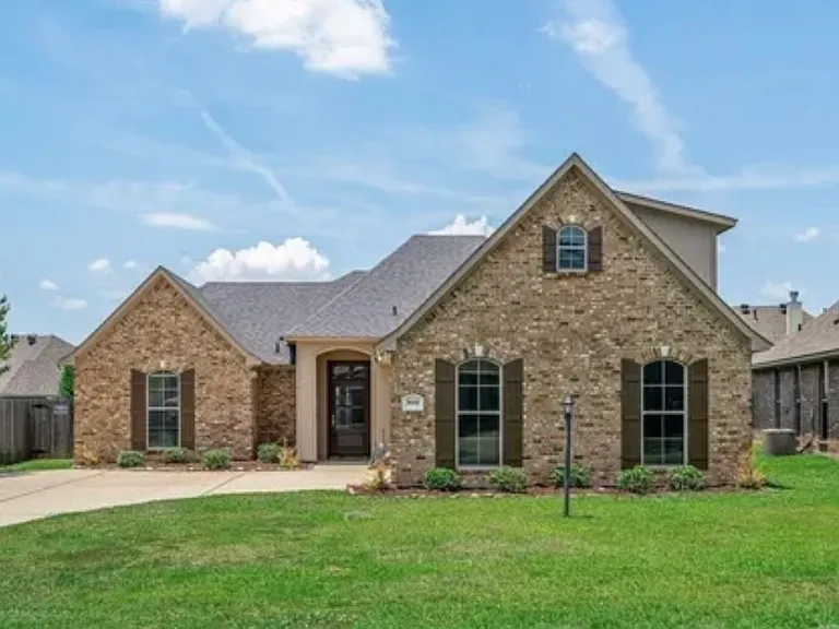 810 Eagles Nest — Photo 1