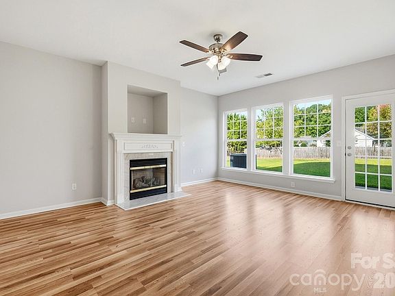 4th image of 1813 Crabapple Tree Ln