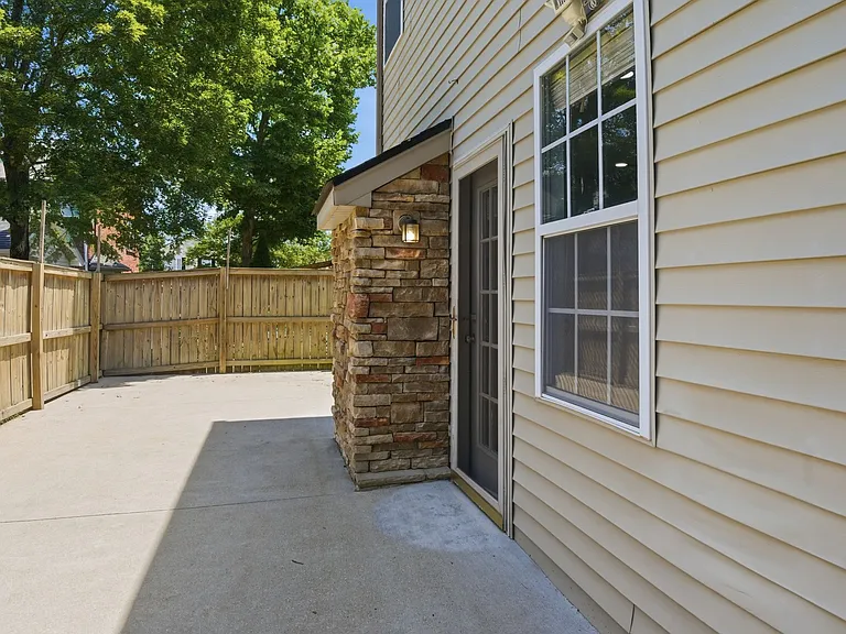 85 Heaton Close — Photo 30