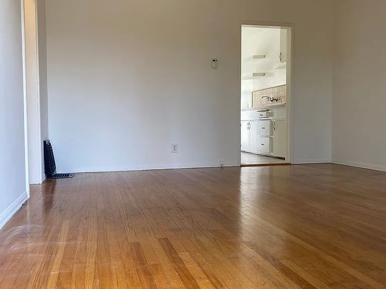 2406 Grandview Ave — Photo 2