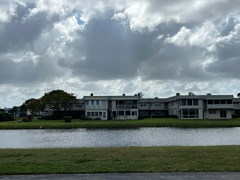 23 Saxony Cir #A — Photo 2