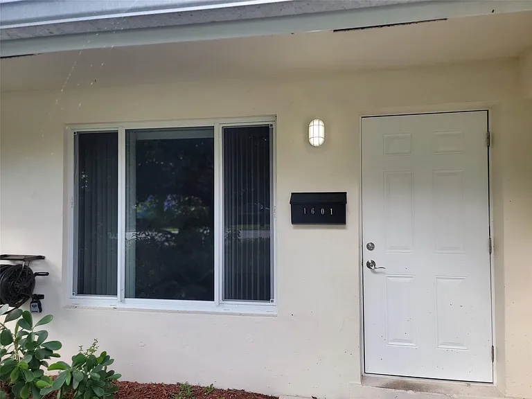 1601 SW 1st Ter #1 — Photo 36