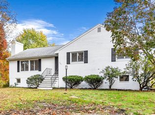 141 Hawthorne Ln, Concord, MA 01742