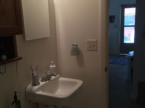 4th image of 2016 Burke Dr