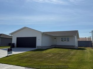 501 7th St, Phillips, NE 68865