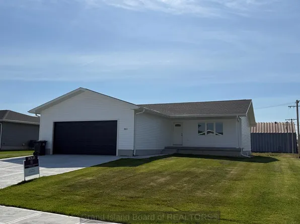 501 7th St, Phillips, NE 68865
